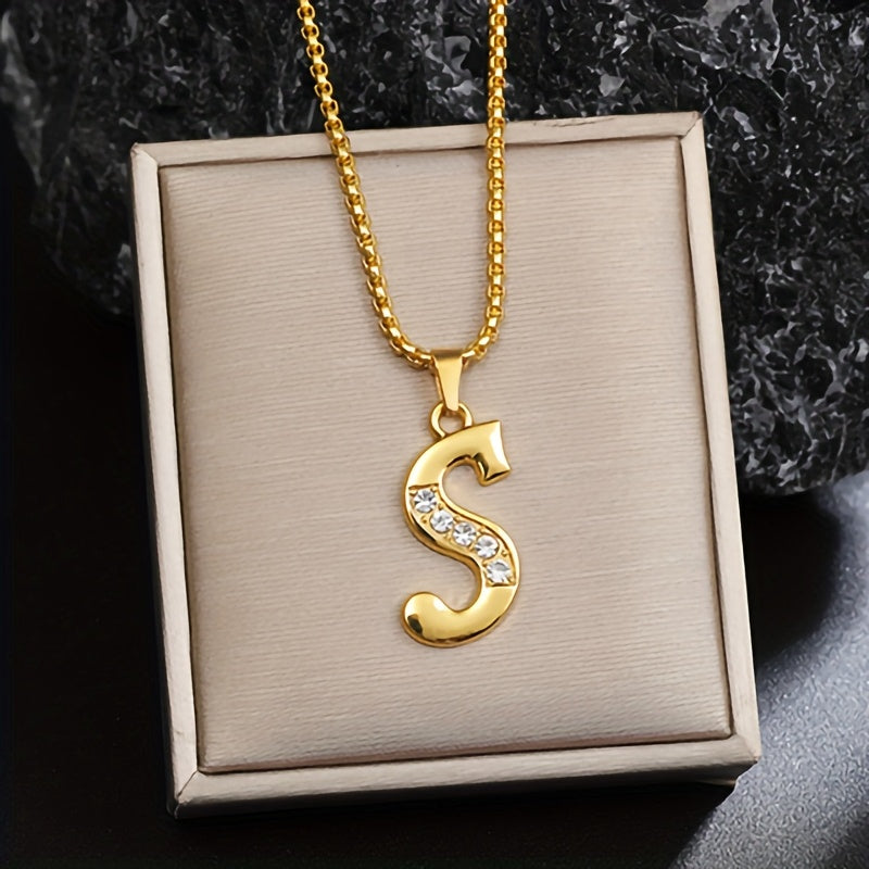 Halskette mit Initial-Anhänger und Kristall-Akzent | Gold