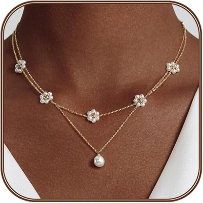 Mehrlagige Perlenkette mit Blumen-Anhänger | Gold