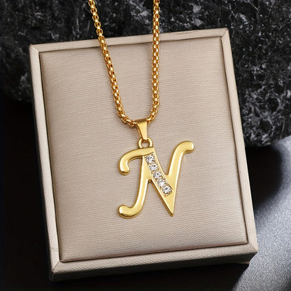 Halskette mit Initial-Anhänger und Kristall-Akzent | Gold