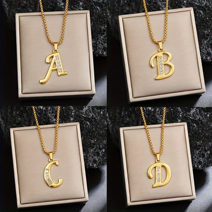 Halskette mit Initial-Anhänger und Kristall-Akzent | Gold