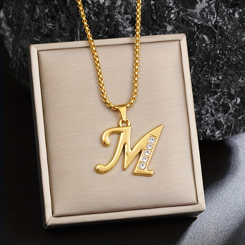 Halskette mit Initial-Anhänger und Kristall-Akzent | Gold