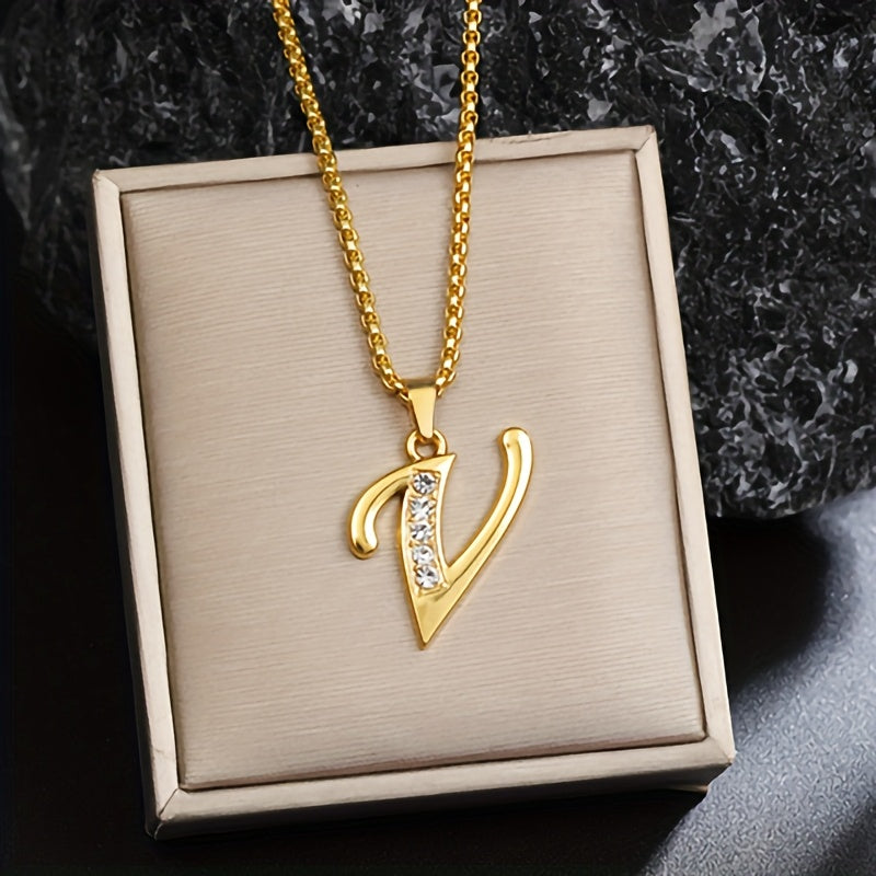 Halskette mit Initial-Anhänger und Kristall-Akzent | Gold