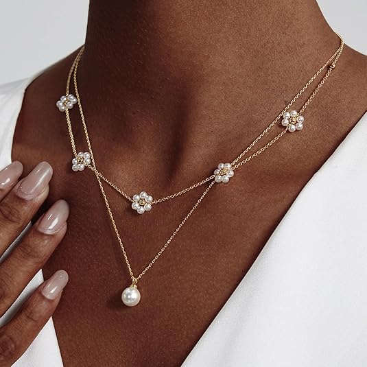 Mehrlagige Perlenkette mit Blumen-Anhänger | Gold
