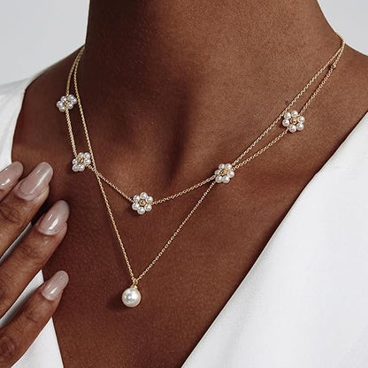 Mehrlagige Perlenkette mit Blumen-Anhänger | Gold