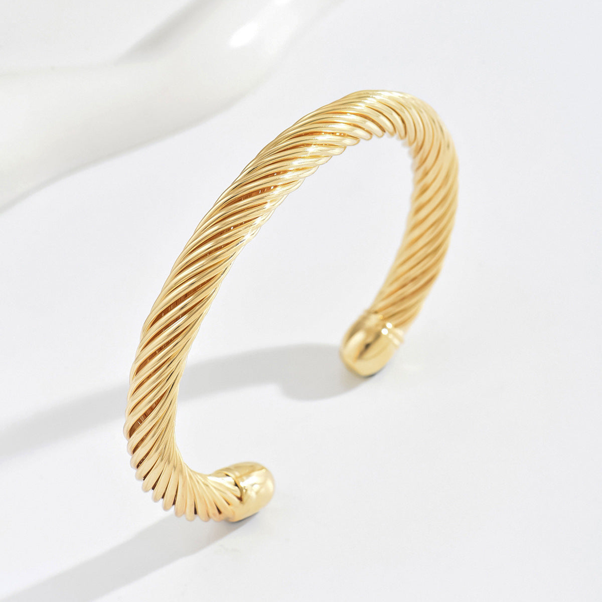 Prime Twisted Cuff Armreif | Gold