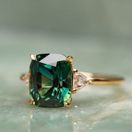 Vintage-inspirierter Ring mit grünem Edelstein | Gold