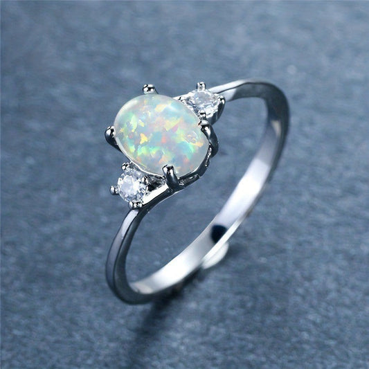 Opal Embrace Ring | Weißgold