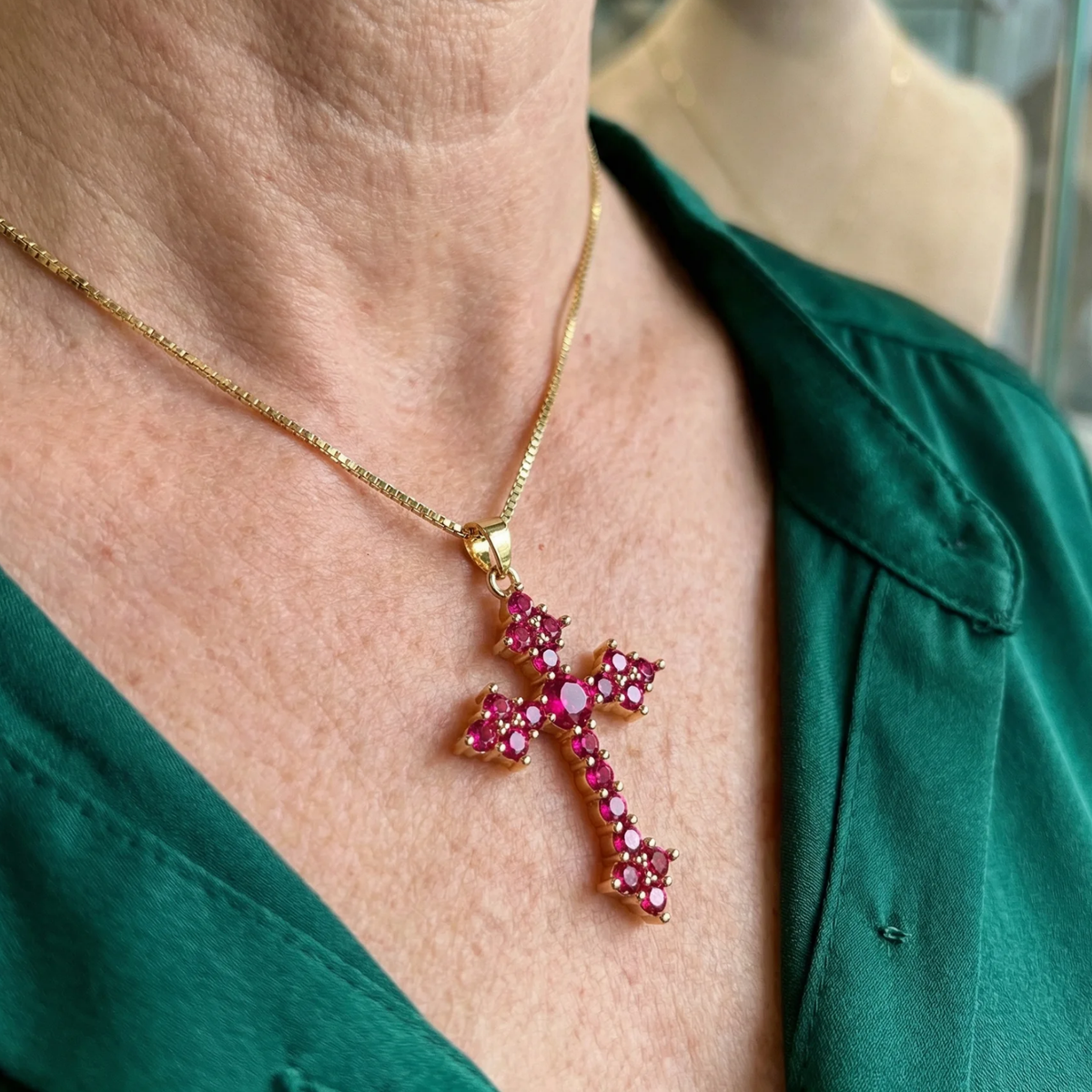 Halskette mit Kreuzanhänger „Pink Cluster“ | Gold