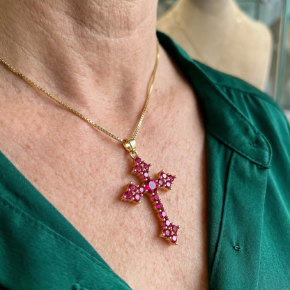 Halskette mit Kreuzanhänger „Pink Cluster“ | Gold