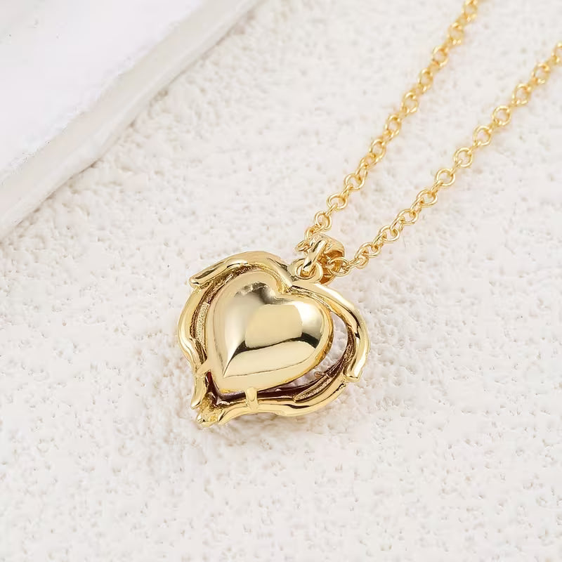Engelsumarmung Rubin Herz Halskette | Gold