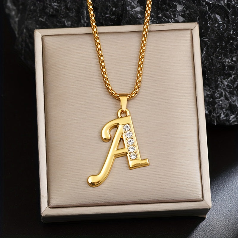 Halskette mit Initial-Anhänger und Kristall-Akzent | Gold