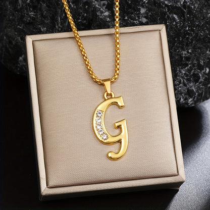 Halskette mit Initial-Anhänger und Kristall-Akzent | Gold