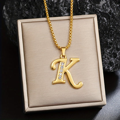Halskette mit Initial-Anhänger und Kristall-Akzent | Gold