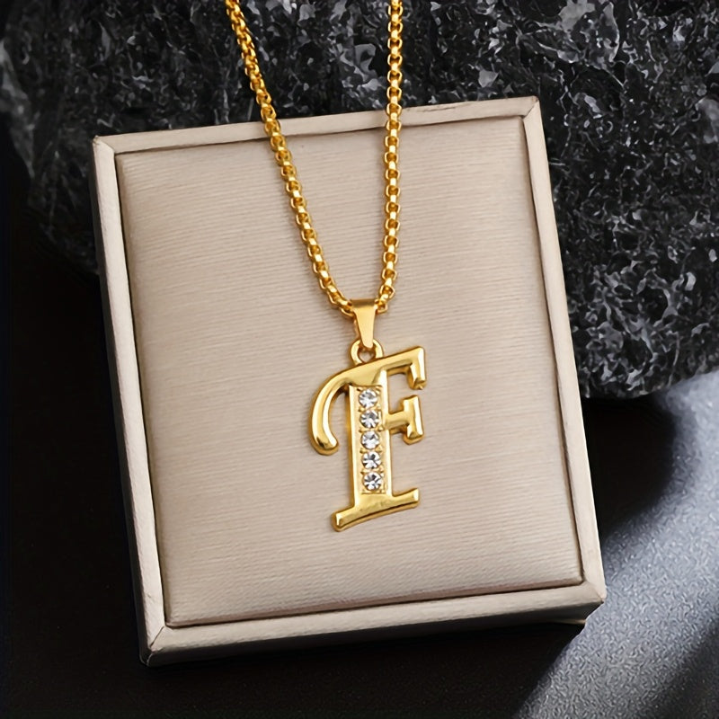 Halskette mit Initial-Anhänger und Kristall-Akzent | Gold