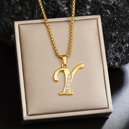 Halskette mit Initial-Anhänger und Kristall-Akzent | Gold